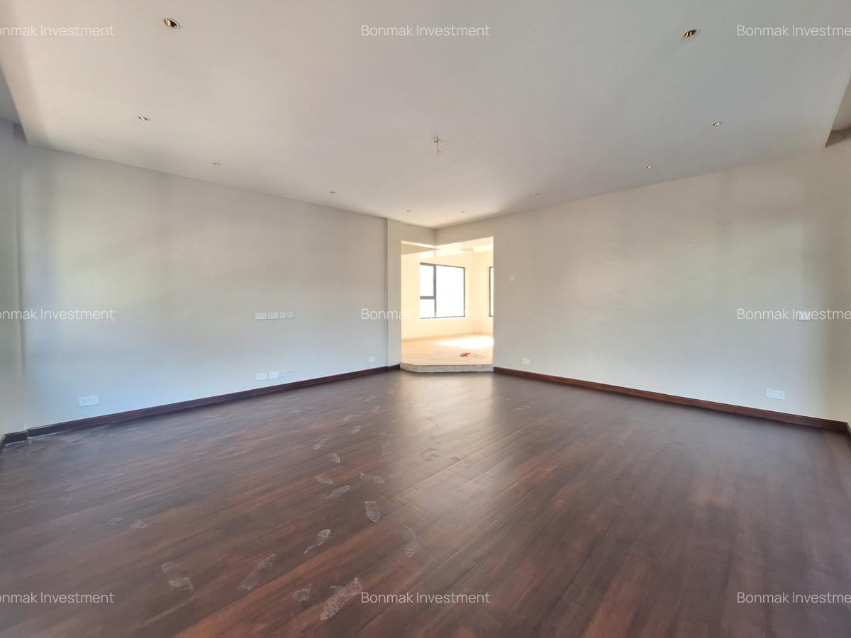 5 Bed Townhouse with En Suite at Lavington Green. - 11