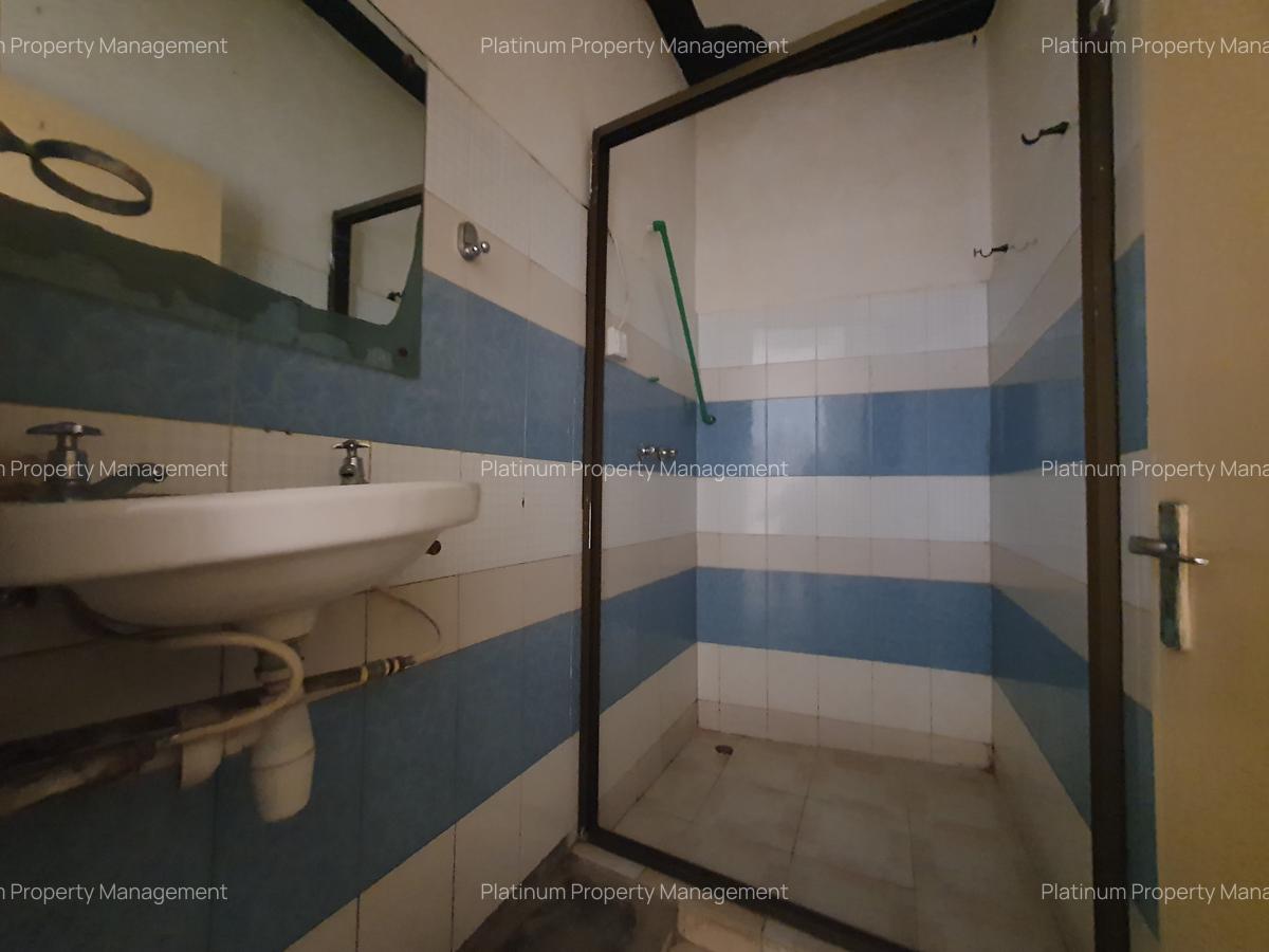 4 Bed House with En Suite at 2Nd Parklands Avenue - 8