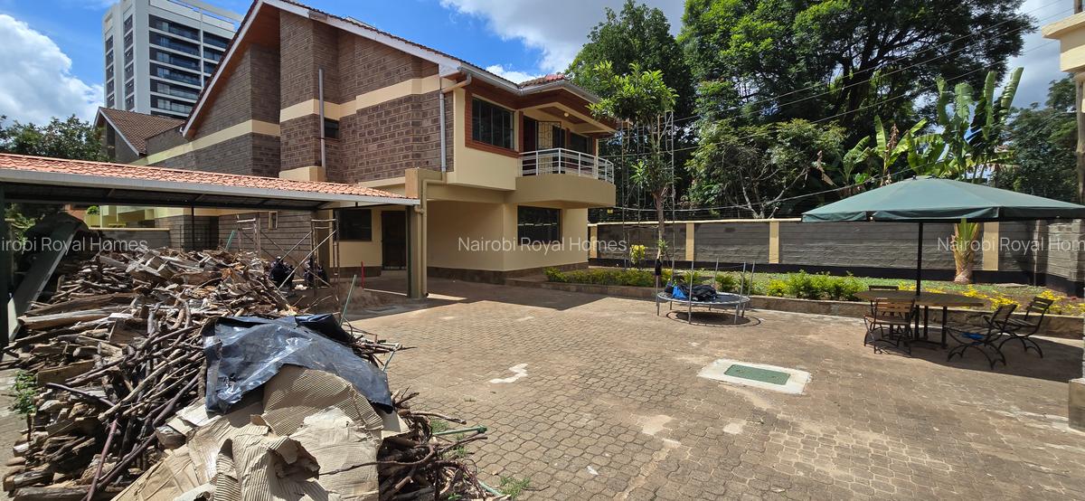 5 Bed Townhouse with En Suite at Lavington Green - 1