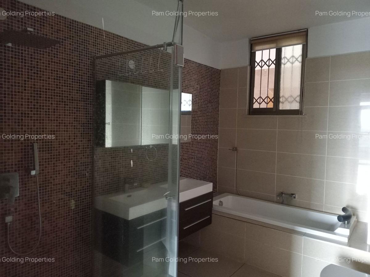 3 Bed Apartment with En Suite in Parklands - 11