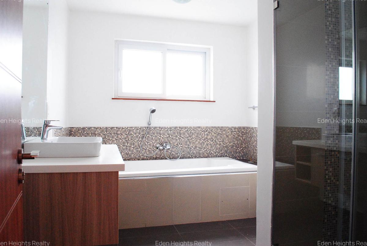 3 Bed Apartment with En Suite in Kilimani - 11