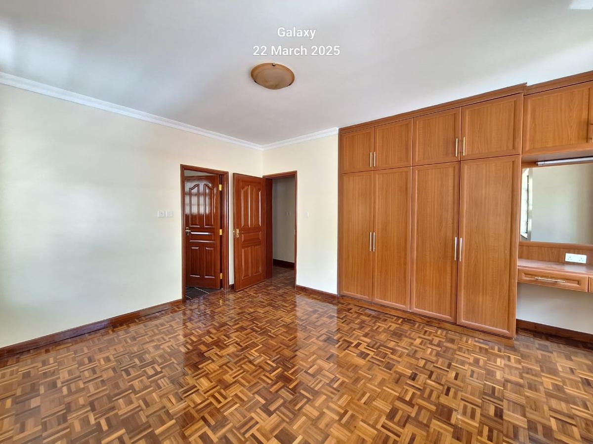 4 Bed Townhouse with En Suite at Lavington - 12