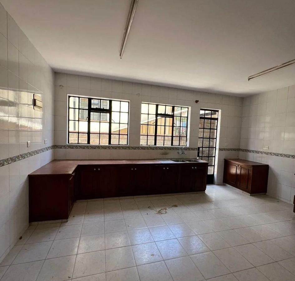 4 Bed Townhouse with En Suite in Lavington - 5