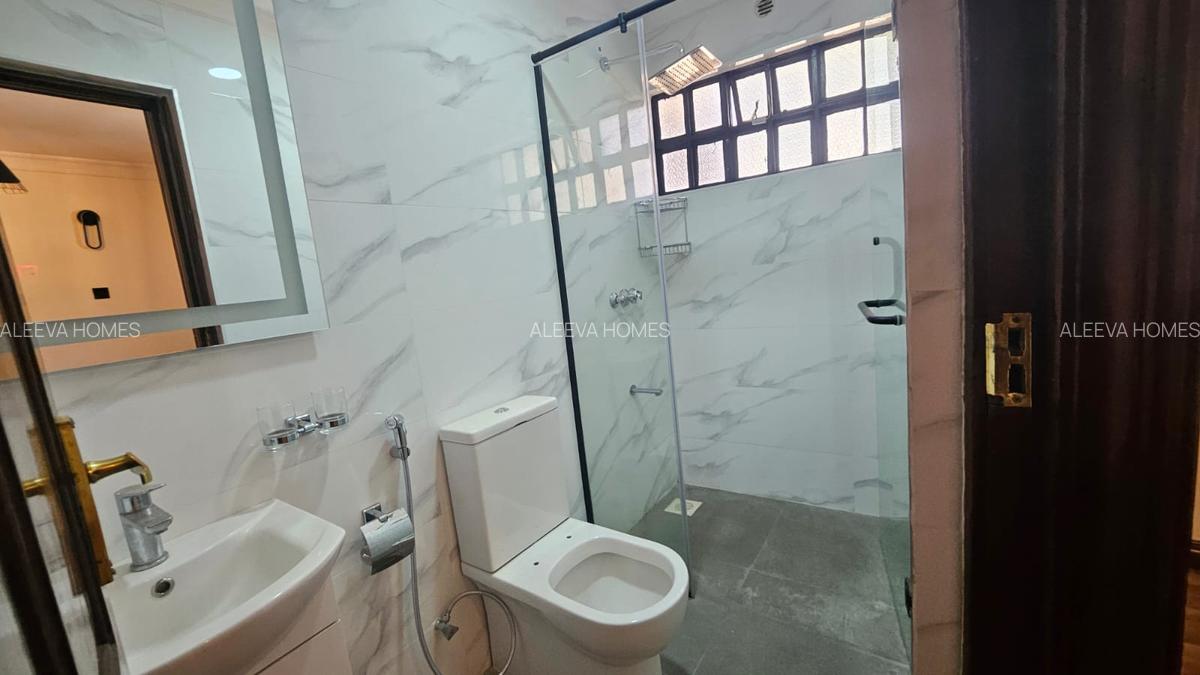 4 Bed House with En Suite in Lavington - 18