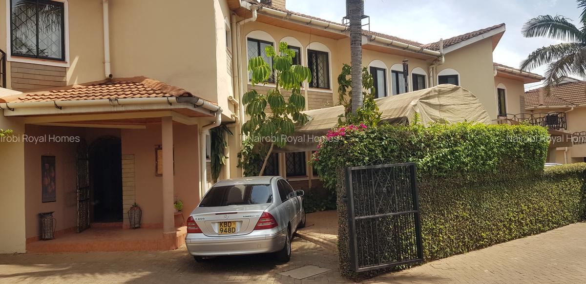 5 Bed Townhouse with En Suite at Lavington Off Convent - 3