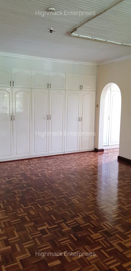 5 Bed House with En Suite at Garden Estate Road - 12