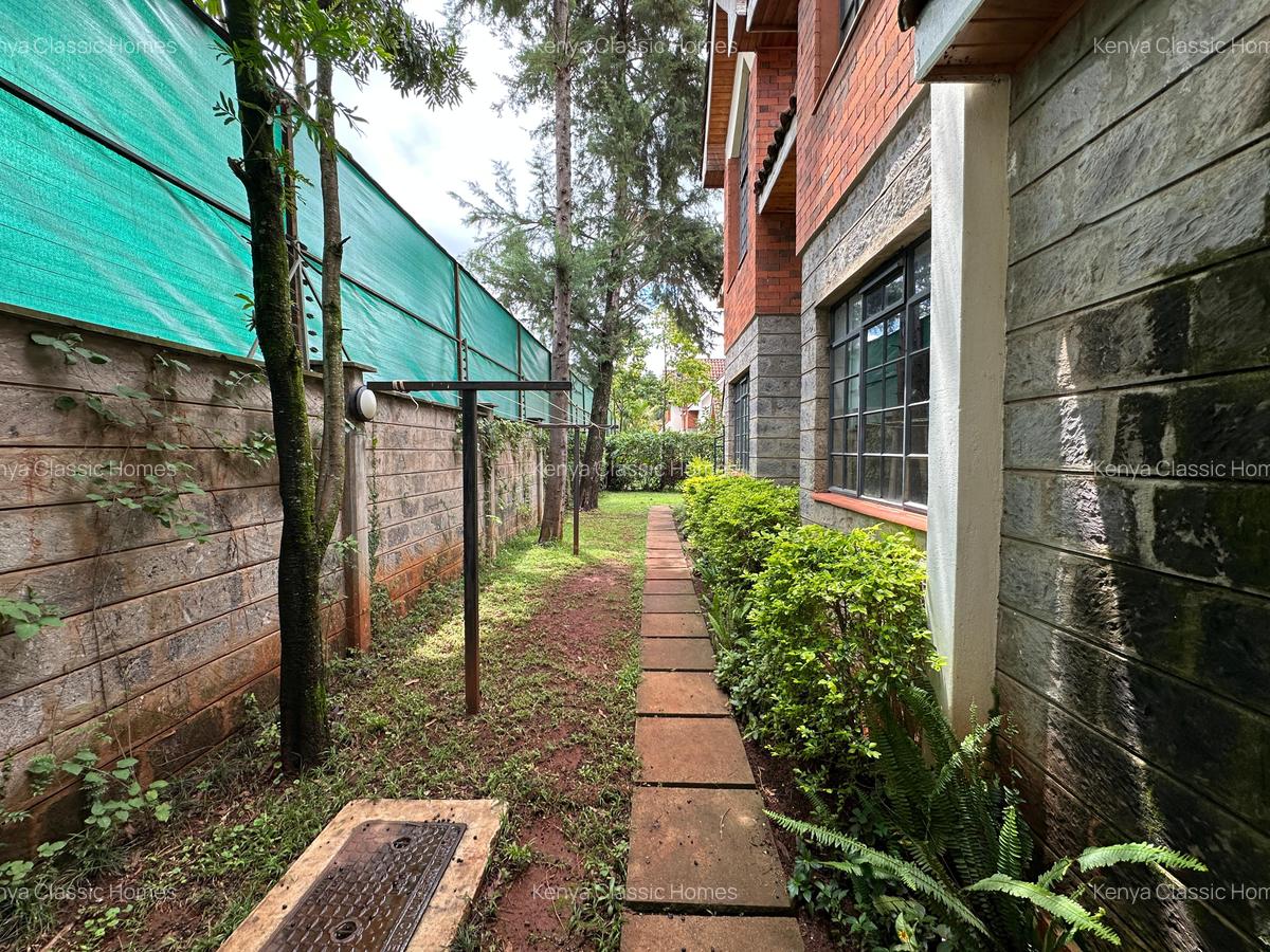 4 Bed Villa with En Suite at Lavington - 20
