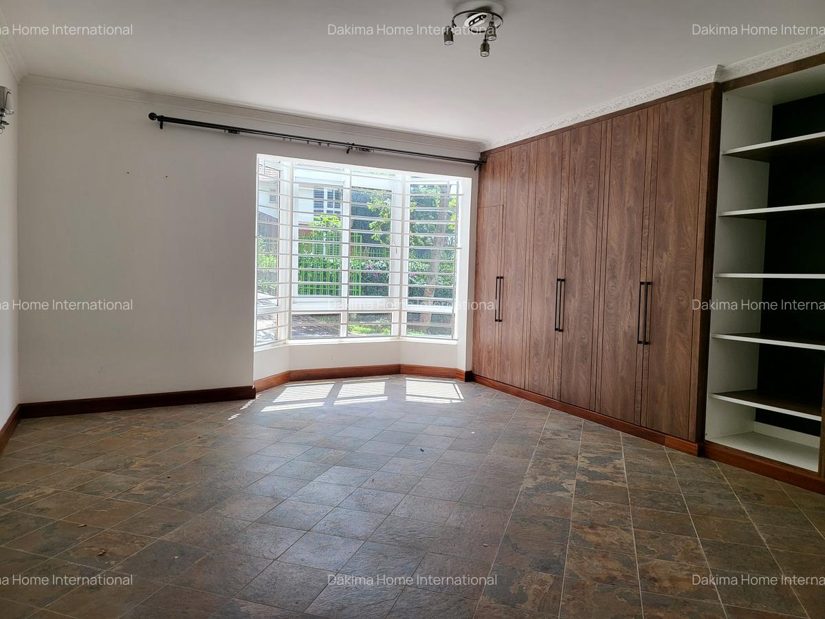 5 Bed Townhouse with En Suite in Rosslyn - 9