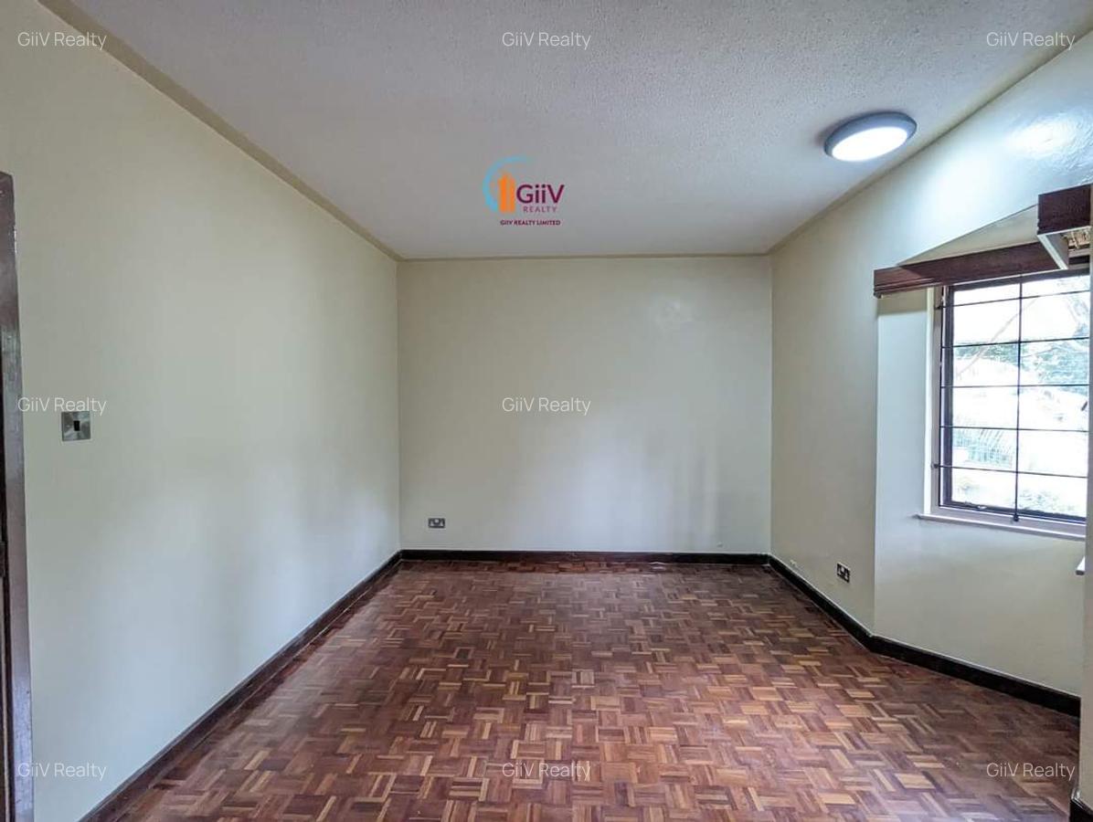 4 Bed Apartment with Swimming Pool in Riverside - 9