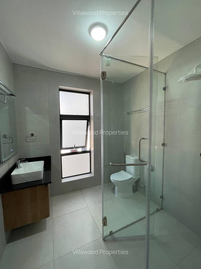 4 Bed Townhouse with En Suite in Membley - 9