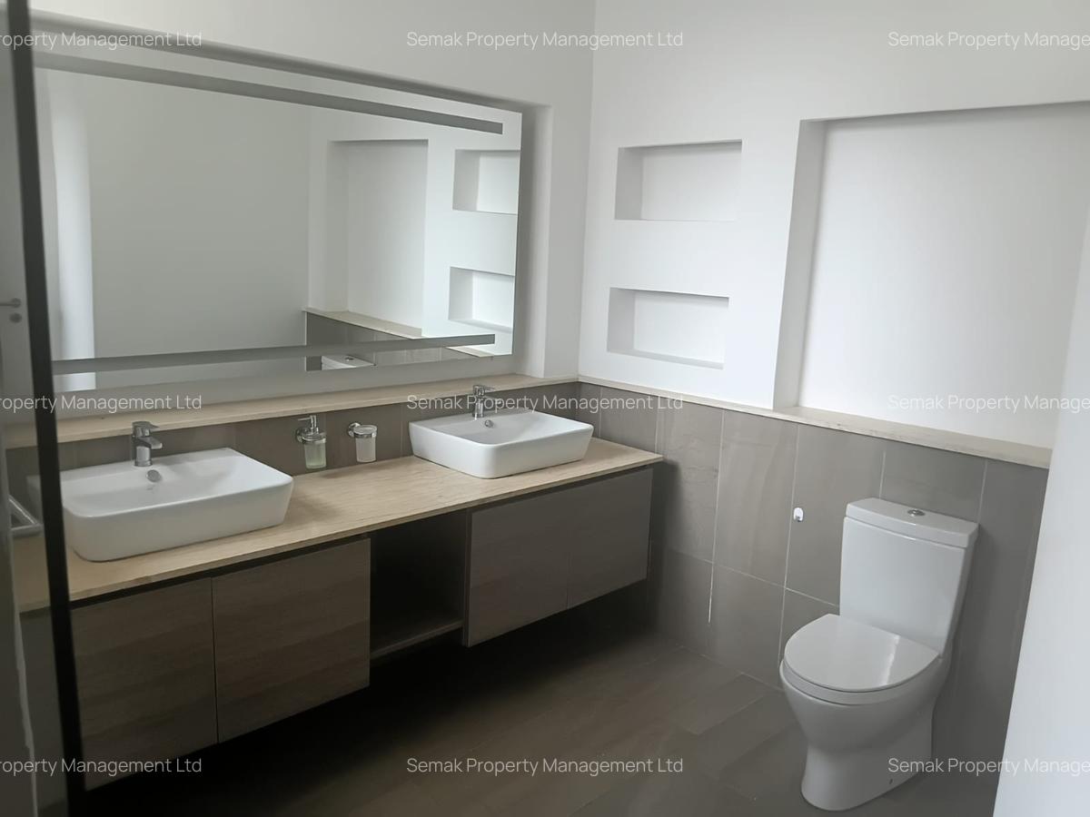 3 Bed Apartment with En Suite in Riverside - 11