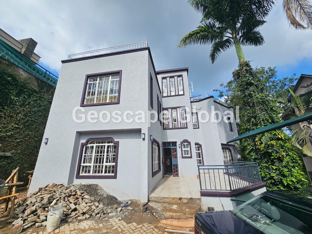 5 Bed Townhouse with En Suite in Spring Valley - 1