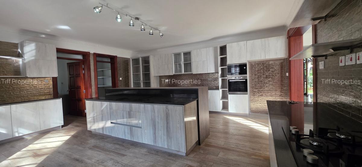 6 Bed Townhouse in Rosslyn - 5