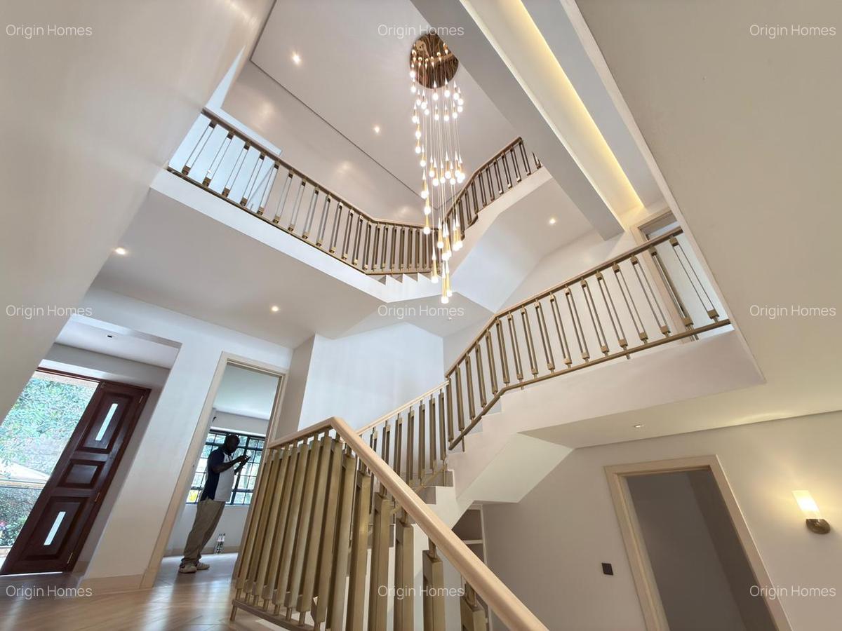 6 Bed Townhouse with En Suite at Lavington - 10