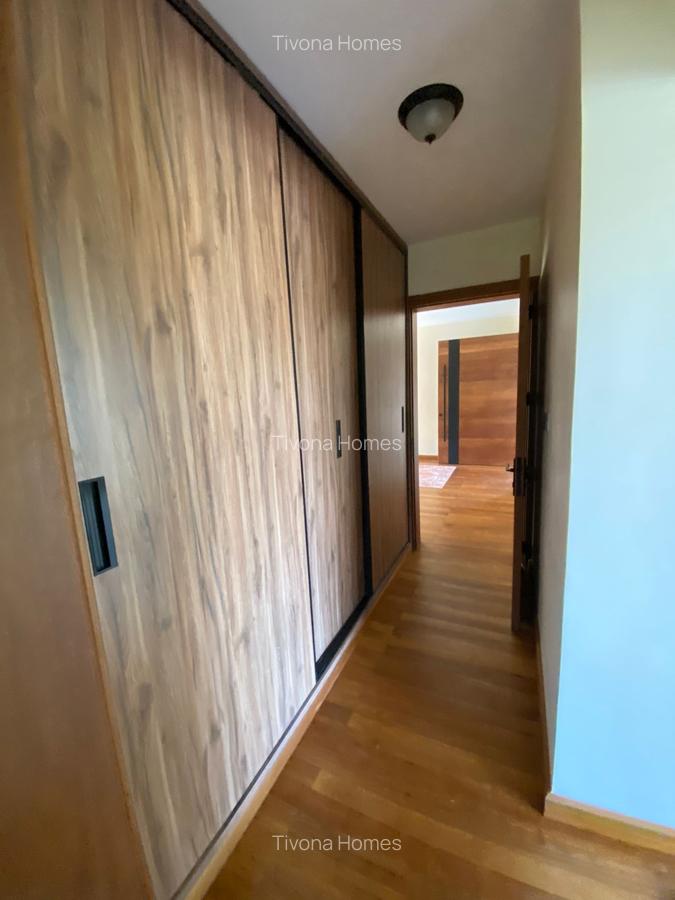 5 Bed House with En Suite in Runda - 3