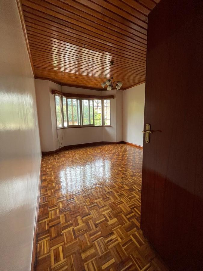 3 Bed Apartment with En Suite in Brookside - 14