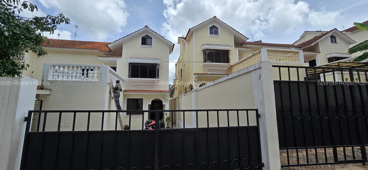 4 Bed Townhouse with En Suite at Lavington Green - 2