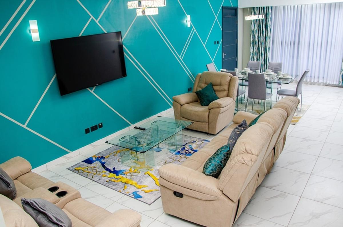 Serviced 2 Bed Apartment with En Suite at Allsops - 4