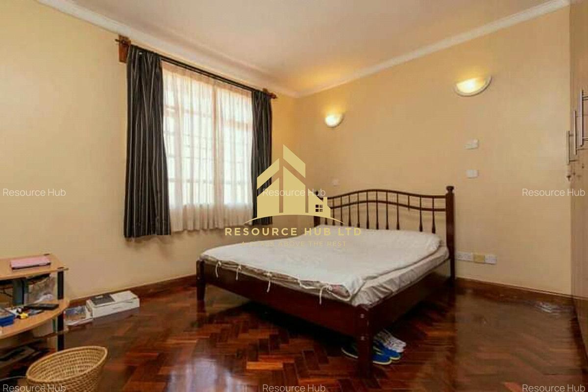 5 Bed Apartment with En Suite at Dennis Pritt - 15