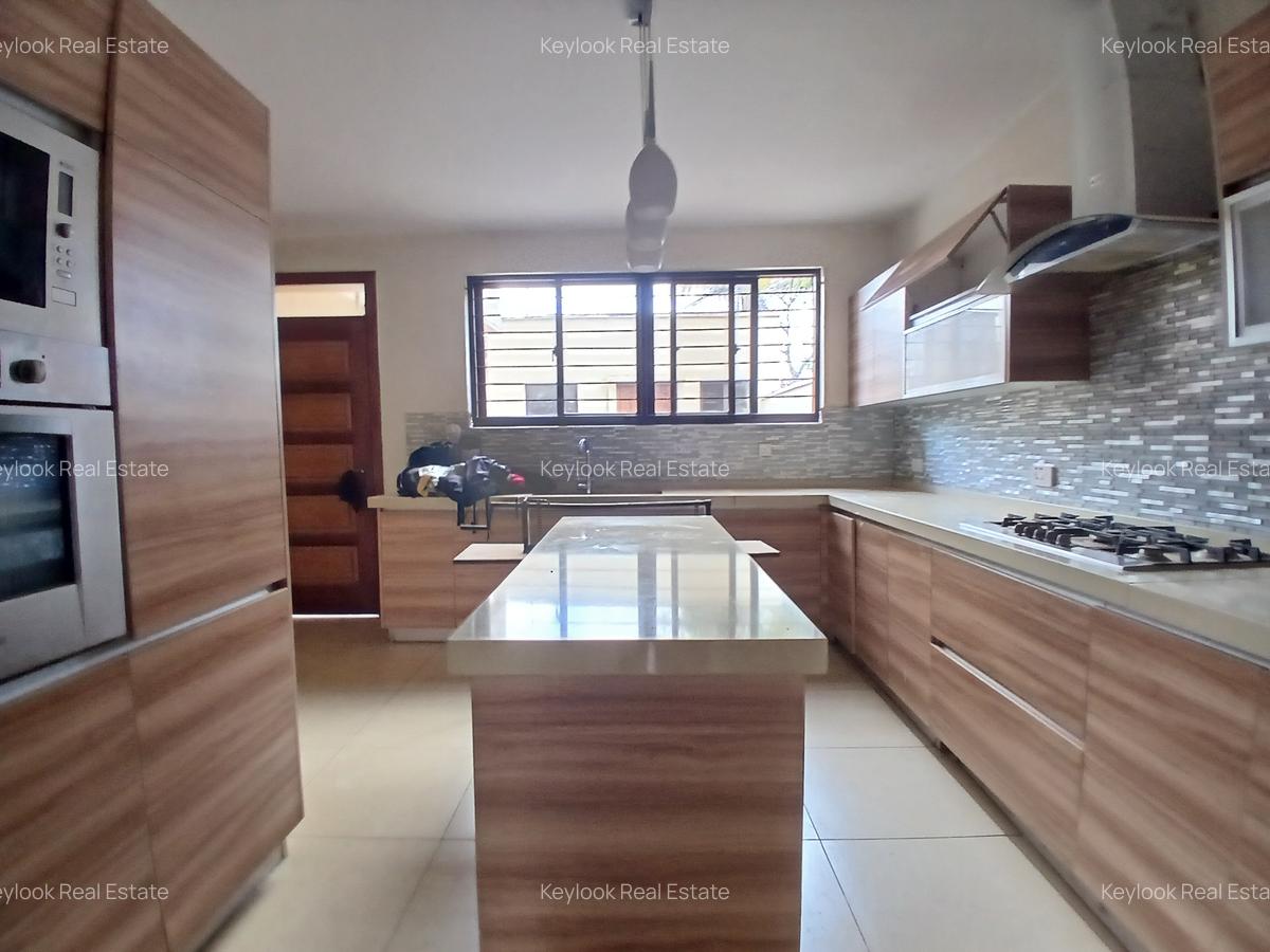 5 Bed Townhouse with En Suite at Lavington - 5