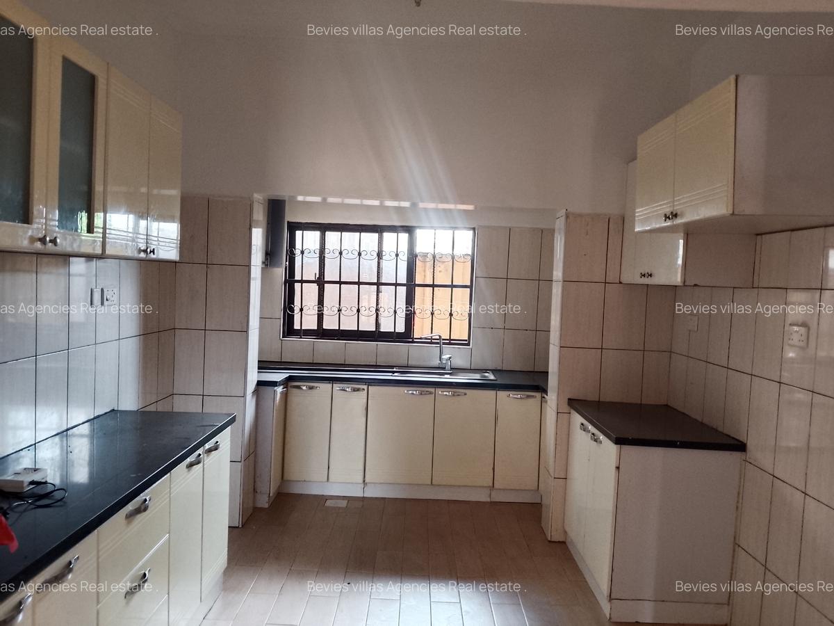 5 Bed Townhouse with En Suite at Parklands - 1