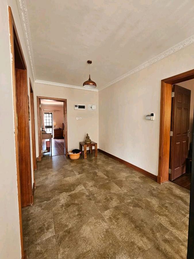 4 Bed House with En Suite in Runda - 12
