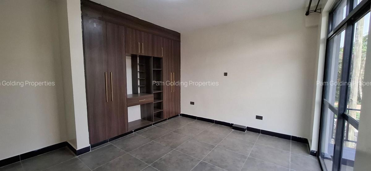 5 Bed House at Safari Park - 10