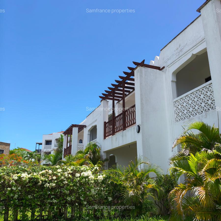 3 Bed Townhouse with En Suite at Sultan - 1