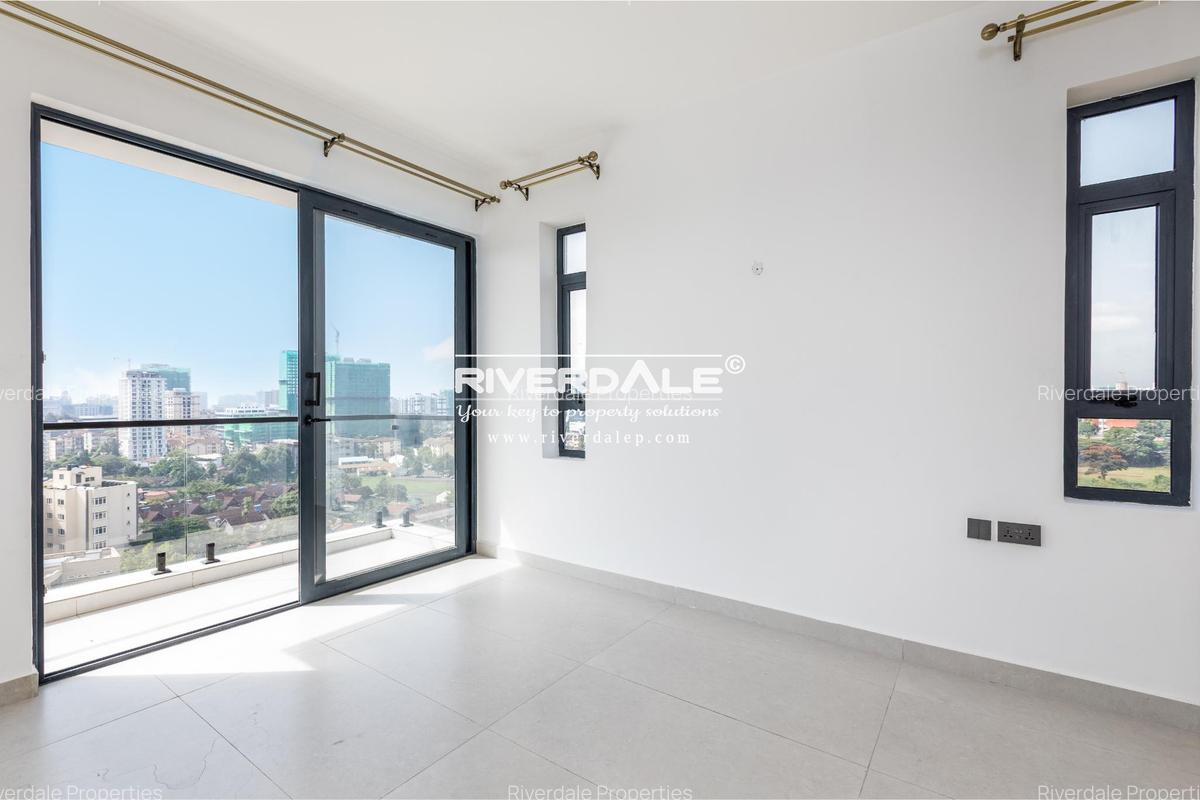 2 Bed Apartment with En Suite in Brookside - 5