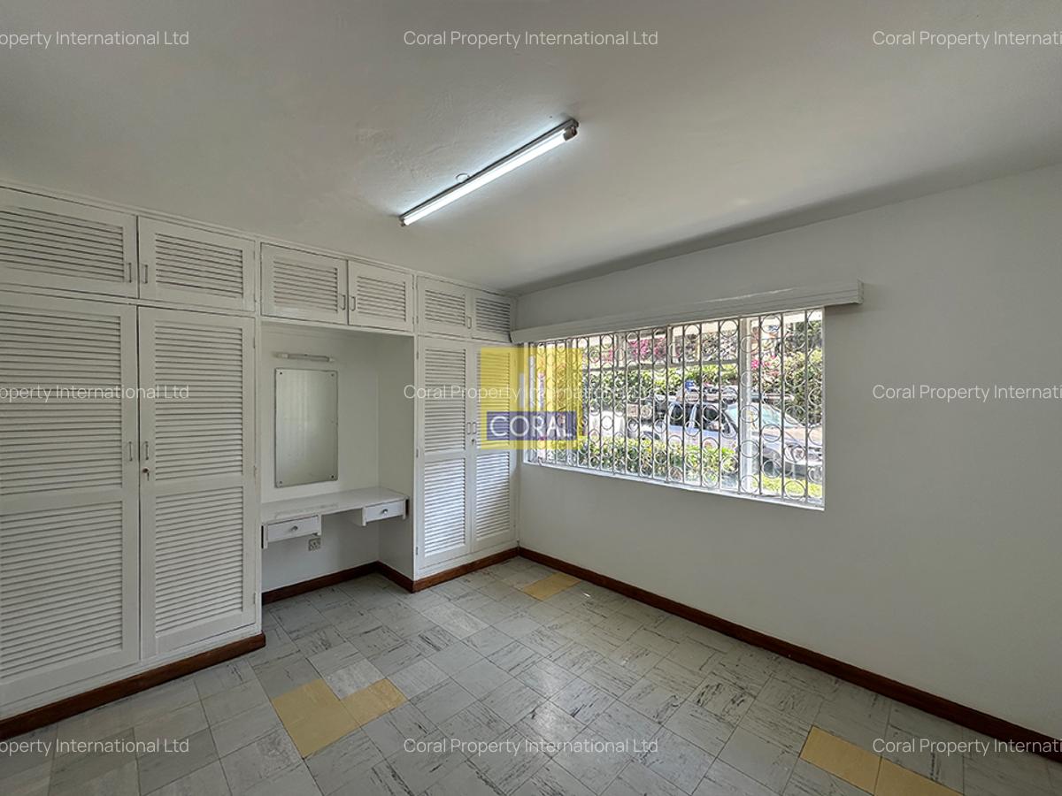 3 Bed Apartment in Brookside - 9