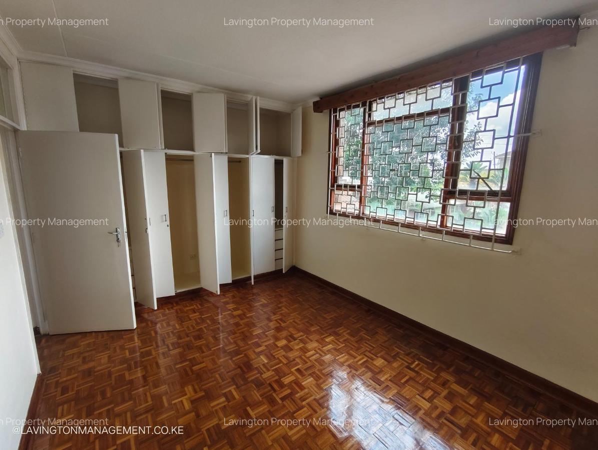 5 Bed House with En Suite at Lavington Green - 19