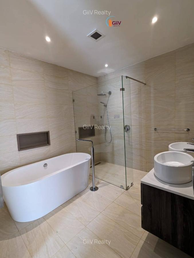 3 Bed Apartment with Gym in Riverside - 15