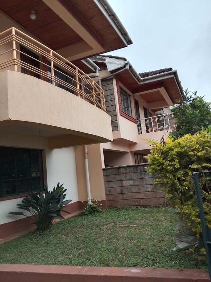 5 Bed Townhouse with En Suite at Lavington - 1