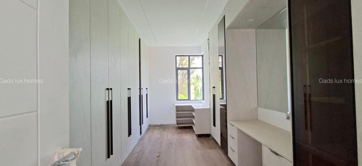 5 Bed Villa with En Suite at Lavington - 9