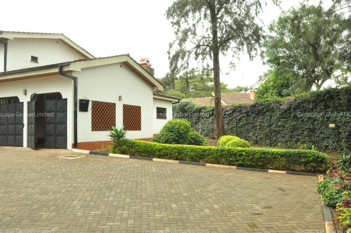 5 Bed House with En Suite in Nyari - 12