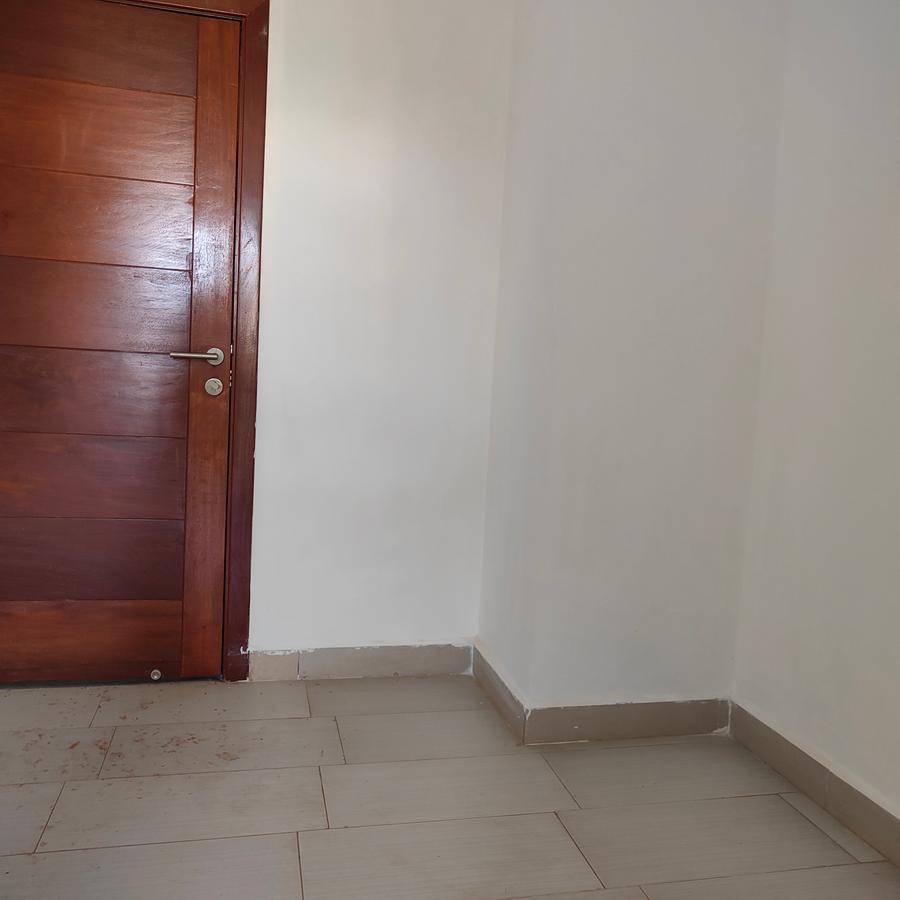 Serviced 3 Bed Apartment with En Suite at Hatheru Road - 12