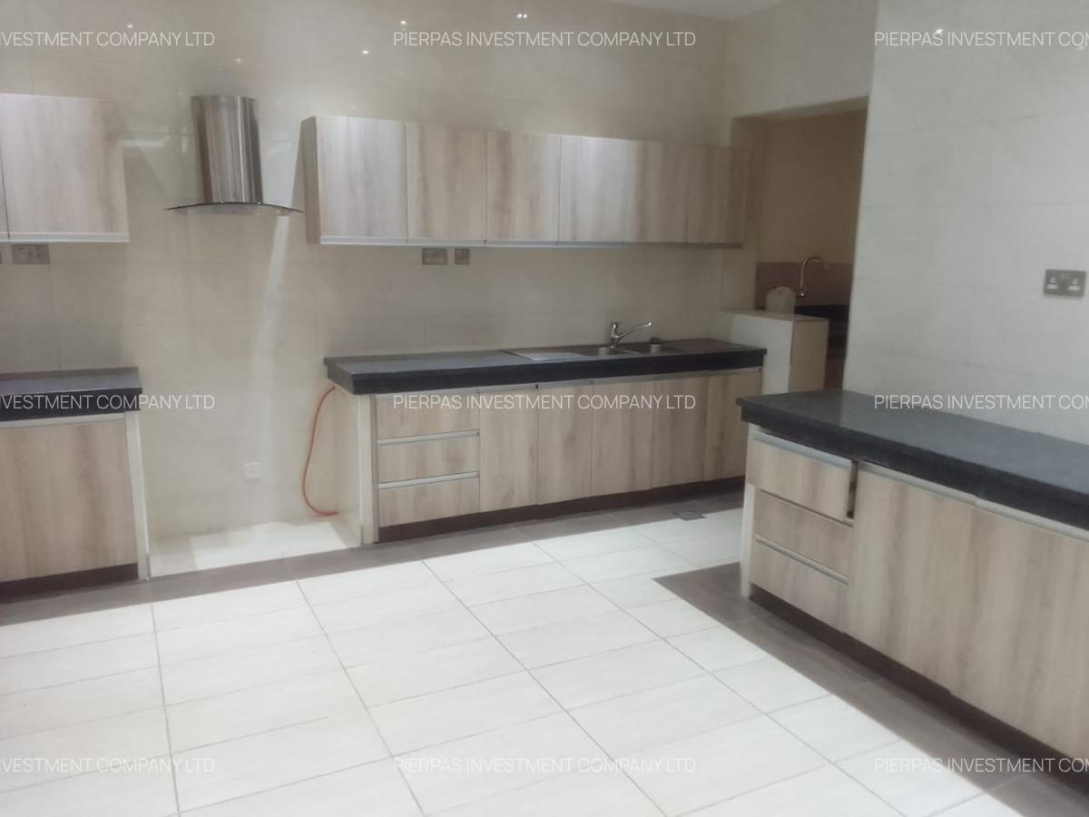 5 Bed Townhouse with En Suite in Westlands Area - 8