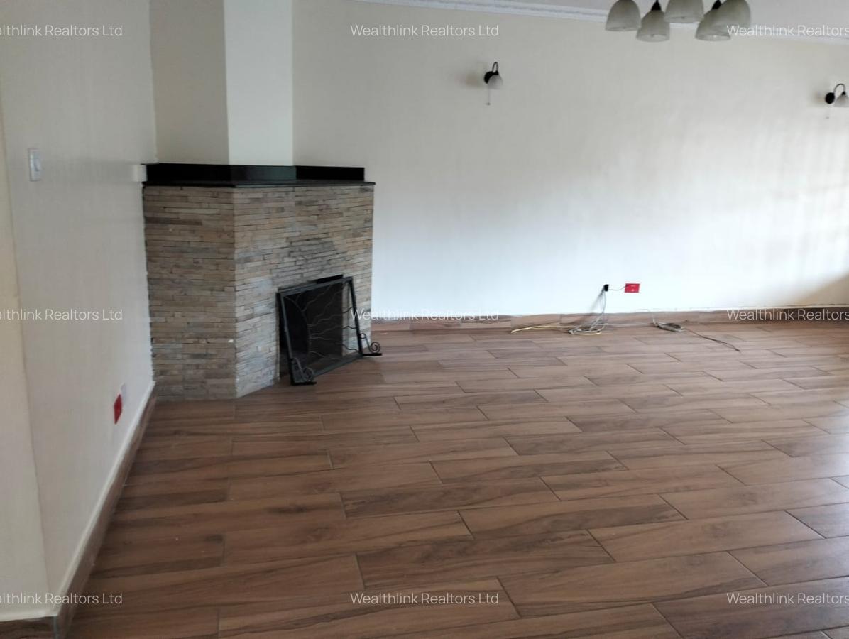 4 Bed Townhouse with En Suite at Lonetree - 10