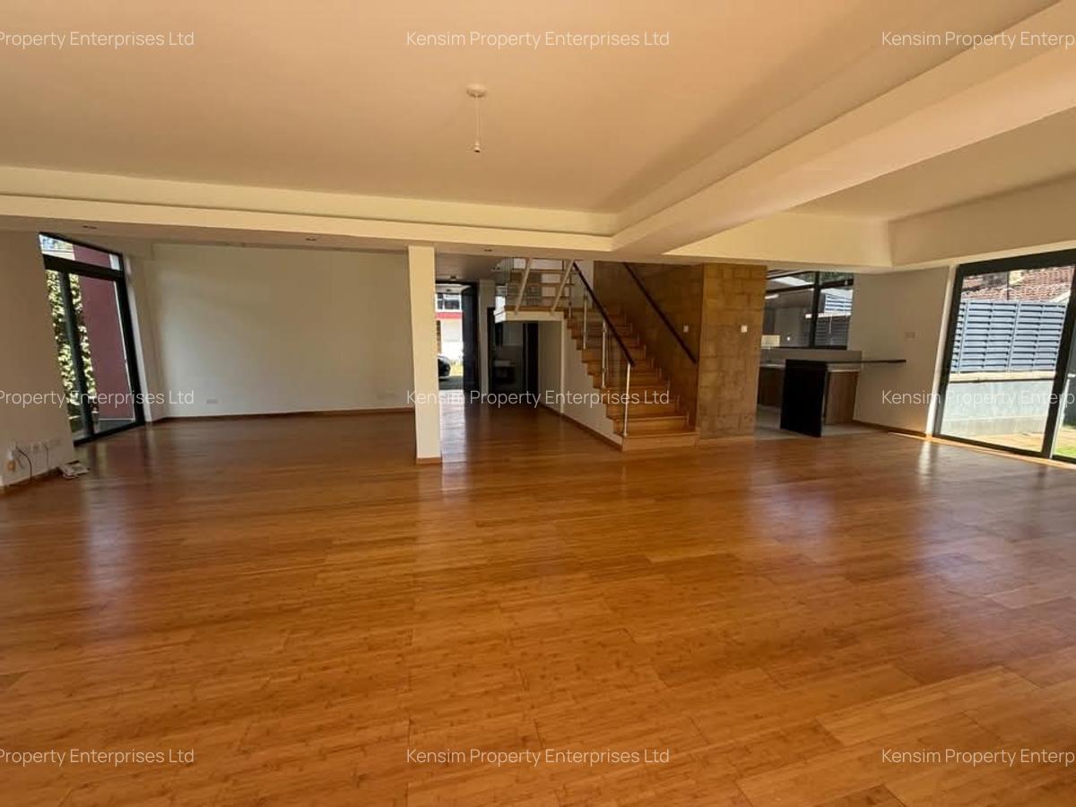 4 Bed Townhouse with En Suite in Ridgeways - 14
