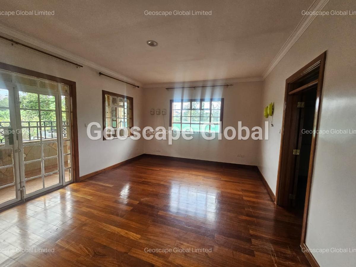 5 Bed House with En Suite in Runda - 2