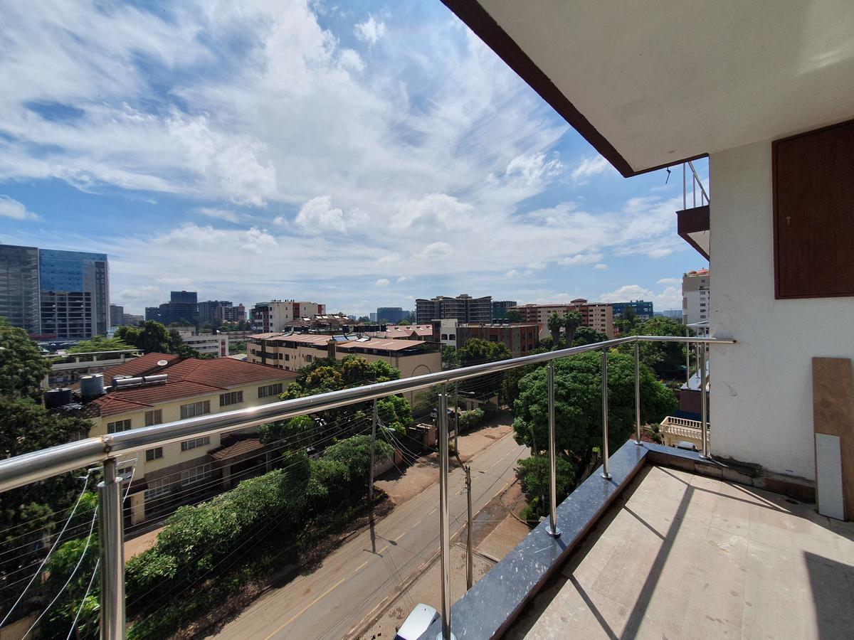 4 Bed Apartment with En Suite in Parklands - 12