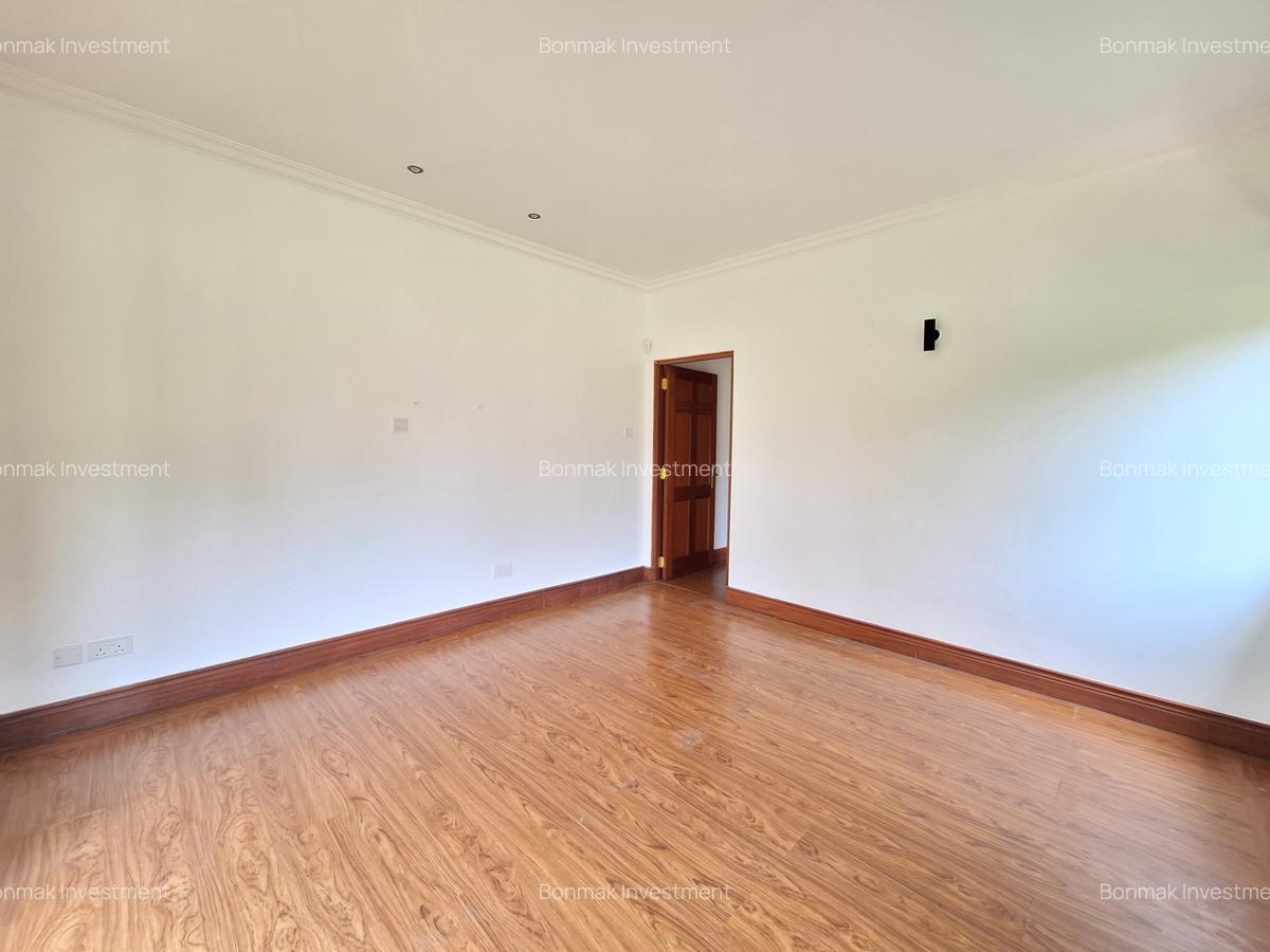 5 Bed Villa with En Suite at Un Avenue - 15
