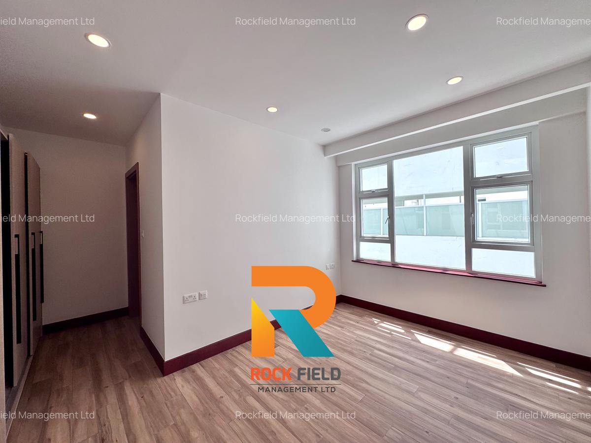 3 Bed Apartment with En Suite in Parklands - 11