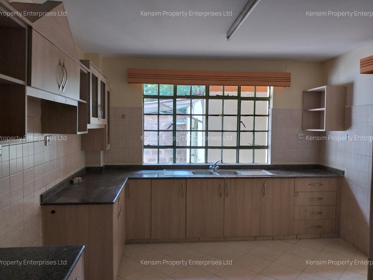 4 Bed Townhouse with En Suite in Lavington - 19