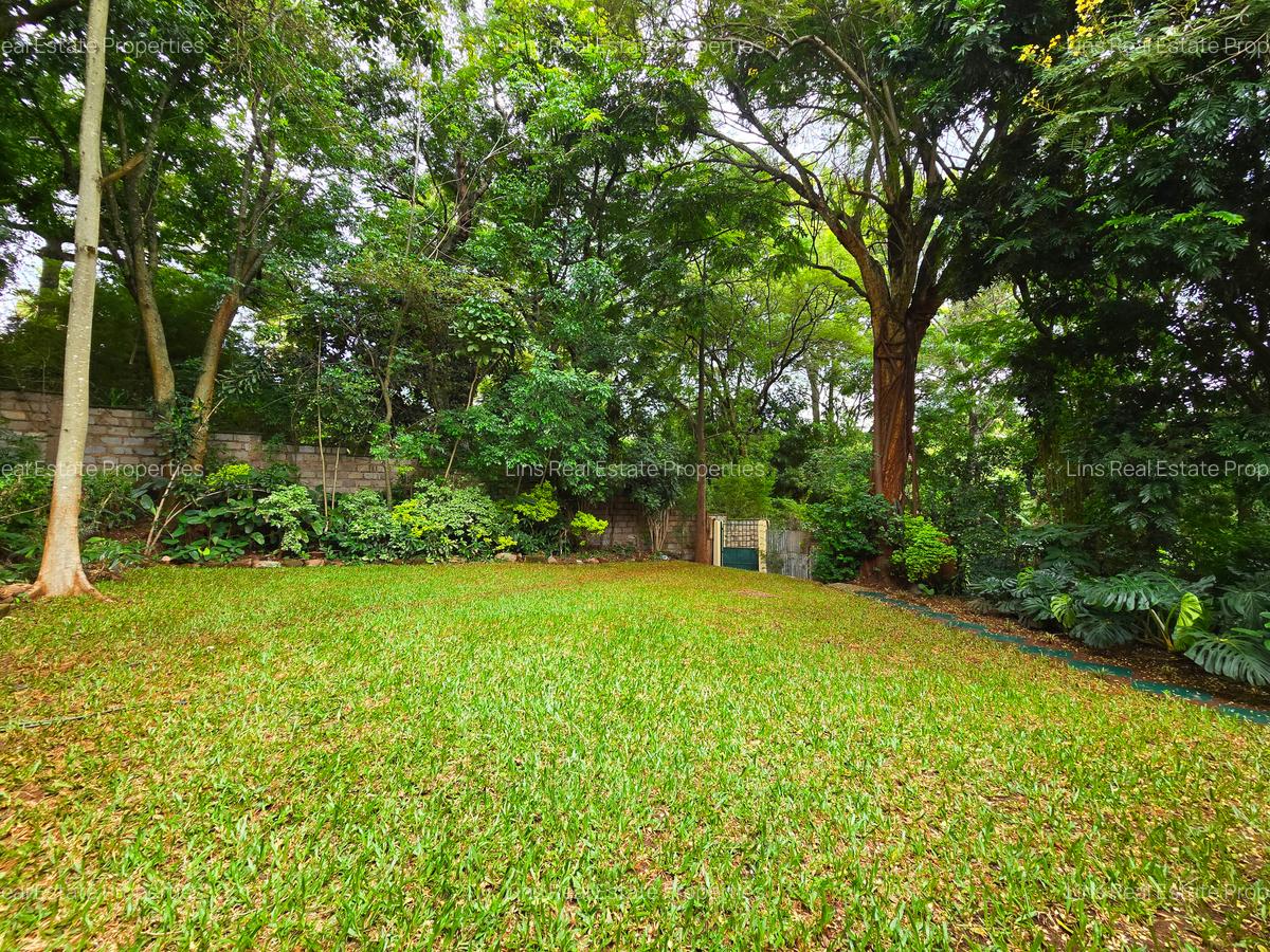 5 Bed House with En Suite in Lavington - 2