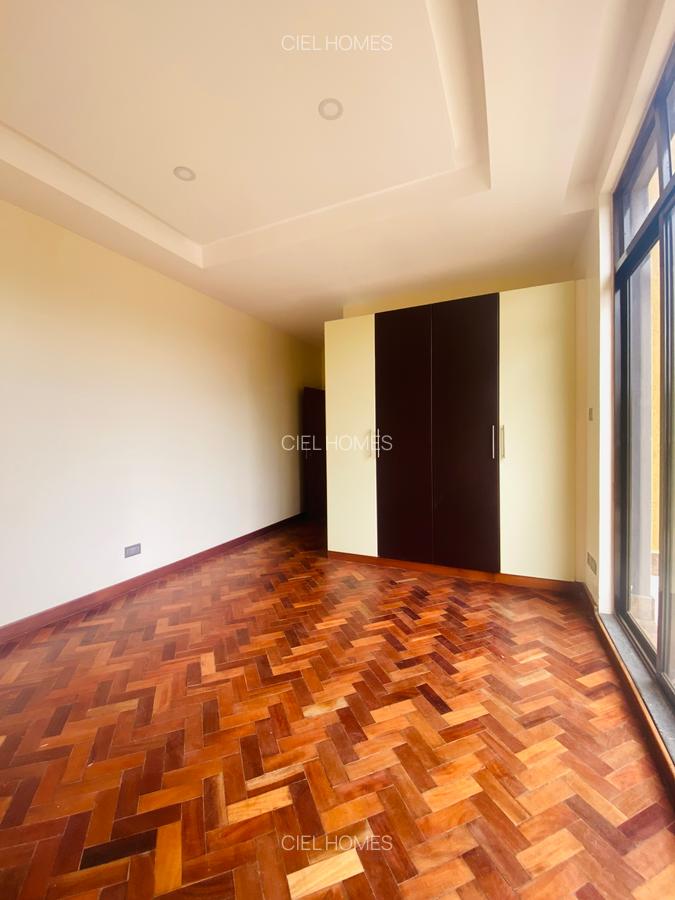 5 Bed Townhouse with En Suite in Lavington - 12