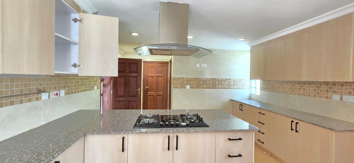 5 Bed House with En Suite in Spring Valley - 7