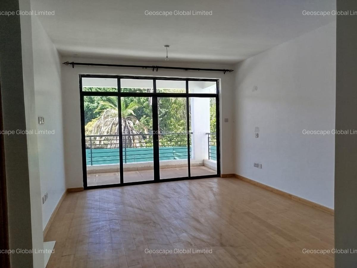 5 Bed House with En Suite in Lavington - 4