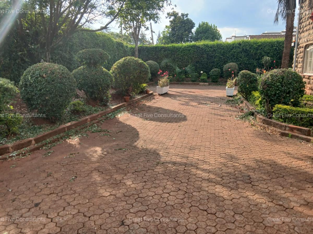 5 Bed House with En Suite in Runda - 13