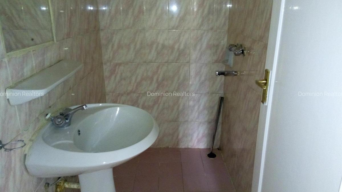 3 Bed Apartment with En Suite in Westlands Area - 13